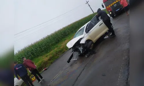 
							Cinco pessoas ficam feridas em batida entre carros na PR-466
						
						
