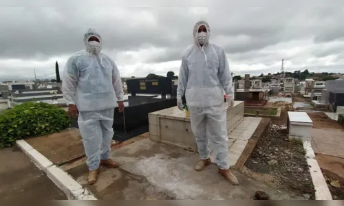 
							Família está na terceira geração de coveiros no Norte do Paraná
						
						