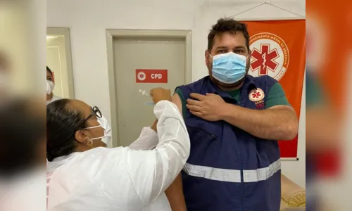 
							Profissionais do Samu Apucarana recebem vacina contra Covid-19
						
						