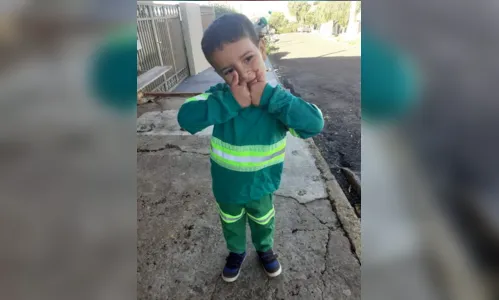 
						
							Garoto apucaranense fã de gari ganha uniforme; vídeo
						
						