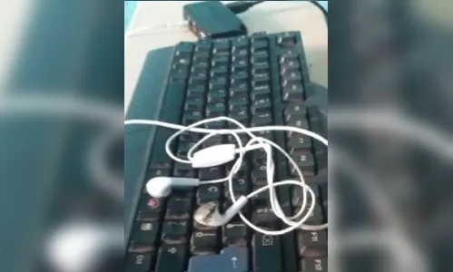 
							Jovem sofre descarga elétrica por fone de ouvido e morre
						
						