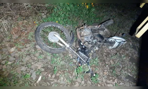 
						
							Motociclista morre após ser atingido por locomotiva
						
						