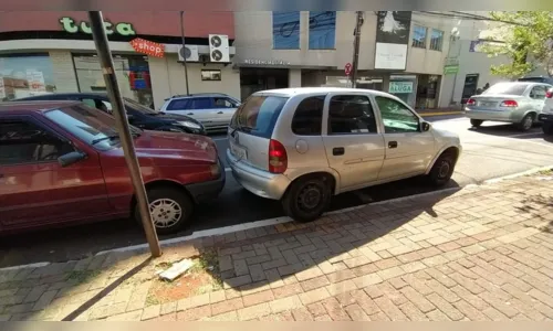 
							Motorista é multada após 'estacionar' carro em duas vagas
						
						