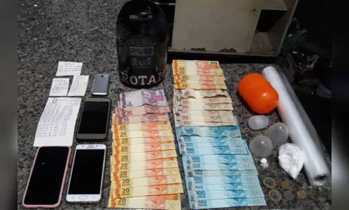 
							PM prende duas mulheres suspeitas de tráfico de drogas
						
						