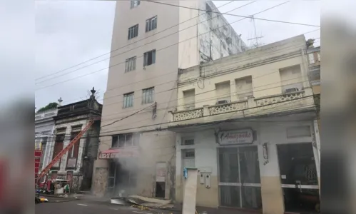 
							Bombeiros resgatam bebês e crianças de incêndio em Manaus
						
						