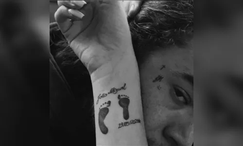 
						
							Whindersson e noiva fazem tatuagem em homenagem ao filho
						
						