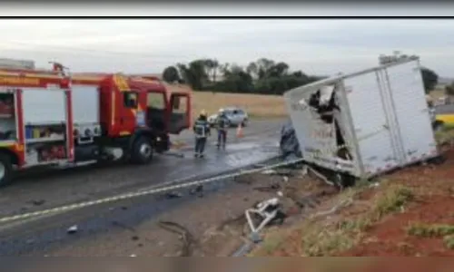 
							Batida entre caminhões tem vítima fatal na PR-323
						
						