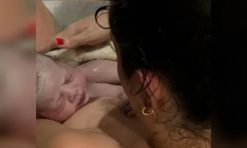 
							Bebê nasce dentro de banheira do quarto de hotel em Maringá
						
						