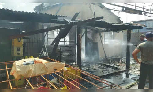 
							Casa é consumida pelo fogo em Bom Sucesso
						
						