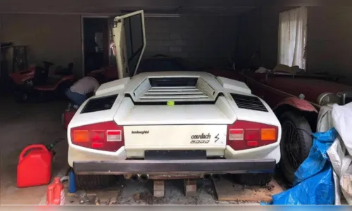 
						
							Jovem encontra Lamborghini esquecido na casa dos avós
						
						