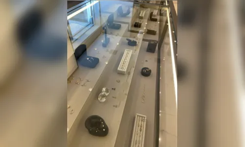 
							Just Paulinha inaugura joalheiria I love piercing
						
						