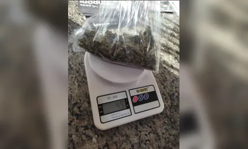 
							PM Apucarana acha nota de R$420 com bicho preguiça e maconha
						
						
