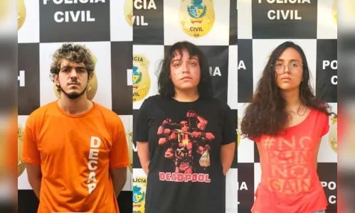 
							Jovem mata amiga a facadas para descobrir se é psicopata
						
						