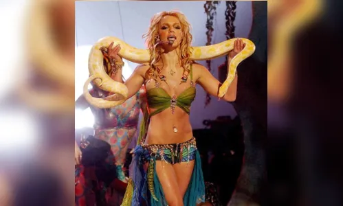 
							Anitta se fantasia de Britney Spears no Halloween
						
						