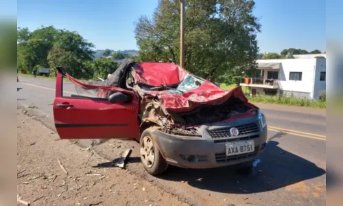 
							Caminhão desgovernado atinge carro na PR-483 e deixa feridos
						
						