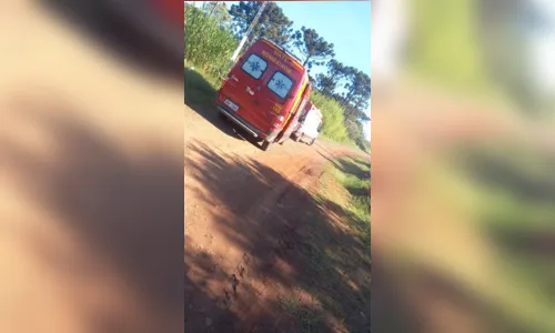 
							Carro cai em represa e três ficam feridos em Arapongas
						
						