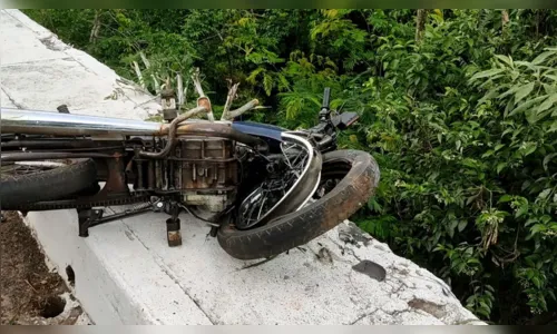 
							Jovem desaparece após sofrer acidente de moto em ponte no PR
						
						