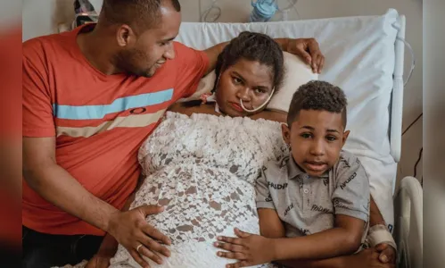 
							Mãe que sofre de paralisia rara chora ao conhecer filha
						
						