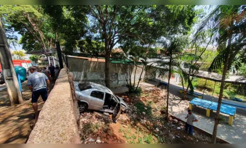 
							Morre adolescente atropelado na calçada de colégio no PR
						
						