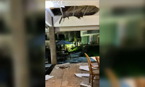 
							Parte do teto da casa de Leonardo desaba com chuva forte
						
						