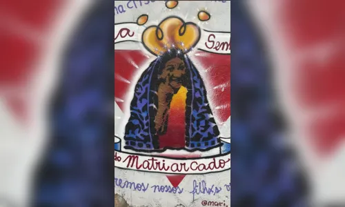 
							Prefeitura remove grafite de santa de escola após críticas
						
						