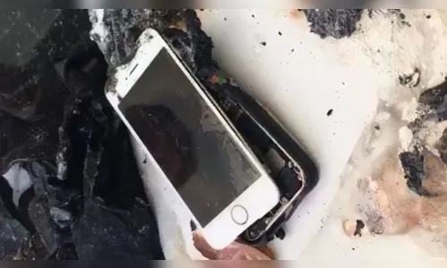 
							Celular de empresário pega fogo e causa estragos em veículo
						
						