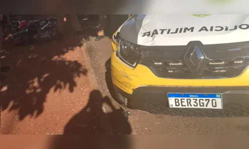 
							Jovem empina moto, bate em viatura e foge da PM Apucarana
						
						
