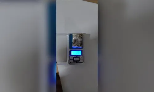 
							Maconha é apreendida com usuários em Apucarana
						
						