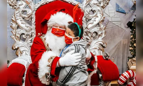 
							Menino com leucemia realiza sonho ao comer com Papai Noel
						
						