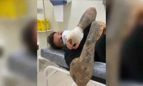 
						
							Lucas Lucco bebe demais, sofre queda e vai parar no hospital
						
						