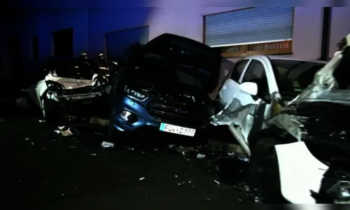 
							Motorista de caminhão bêbado destrói 31 carros na Alemanha
						
						