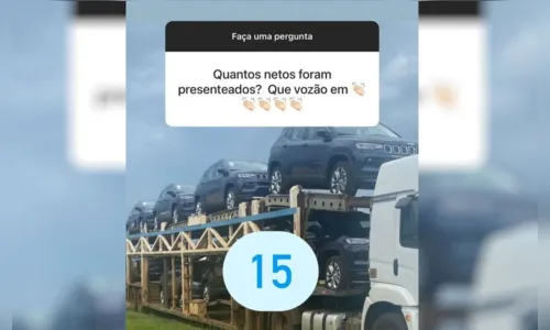 
						
							Prefeito realiza sonho ao dar carros de luxo aos netos
						
						