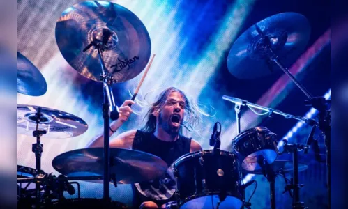 
						
							Taylor Hawkins, baterista do Foo Fighters, morre aos 50 anos
						
						