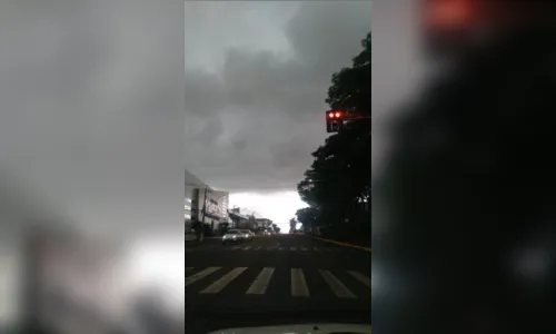 
							Tempo fechado em Apucarana: nuvens escuras chamam atenção
						
						