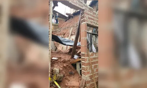 
							Idoso fica ferido após soterramento nesta manhã, no Paraná
						
						