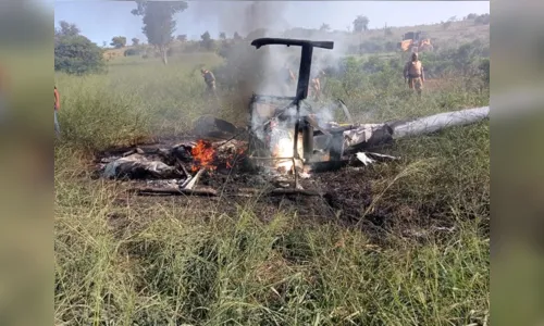 
						
							Helicóptero cai em área rural e pega fogo; ao menos uma pessoa morreu
						
						