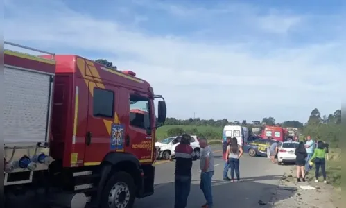 
							Idosa morre e outras quatro pessoas ficam feridas em grave acidente
						
						