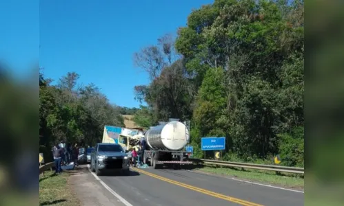 
						
							Acidente envolvendo carretas provoca duas mortes na PR-445
						
						