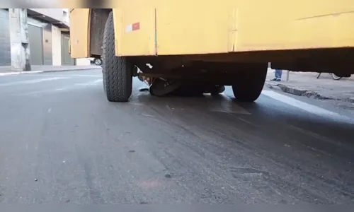 
							Moto vai parar debaixo de ônibus escolar em Arapongas; Samu é chamado
						
						