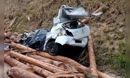 
						
							Morre 5ª vítima de acidente na BR-376 que envolveu carro e caminhão
						
						