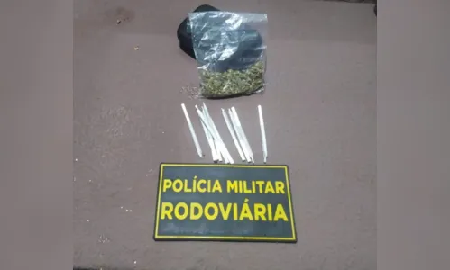 
						
							Cão de faro encontra maconha com casal em ônibus na região
						
						