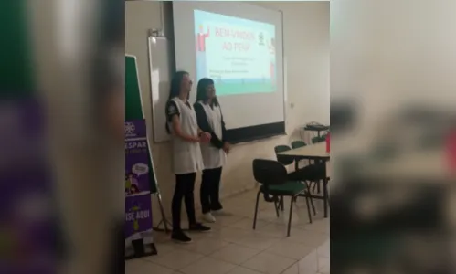 
						
							Sem ter com quem deixar, alunas estrangeiras levam filhos para curso
						
						