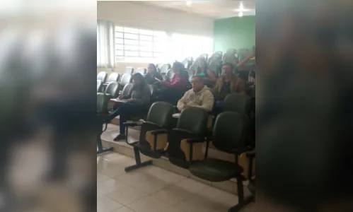 
						
							Sem ter com quem deixar, alunas estrangeiras levam filhos para curso
						
						