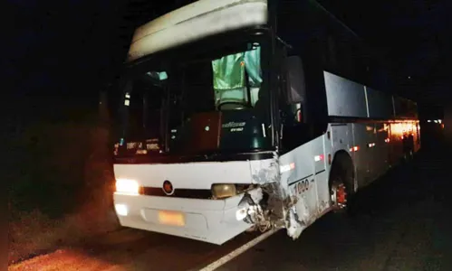 
						
							Colisão entre carro e ônibus deixa uma pessoa morta na PR-182
						
						
