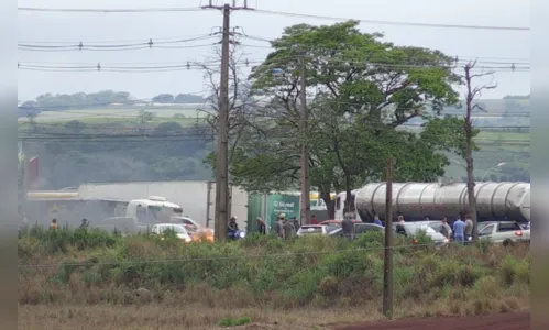 
						
							Bolsonaristas bloqueiam BR-317 em protesto à vitória de Lula; assista
						
						