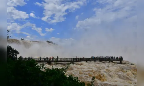 
						
							Passarela sobre Cataratas do Iguaçu é reaberta após redução da vazão
						
						
