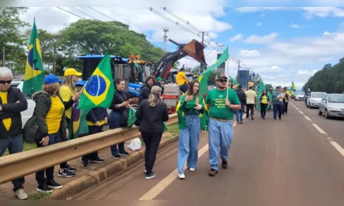 
						
							Paraná ainda tem 36 pontos bloqueados em rodovias na manhã de Finados
						
						