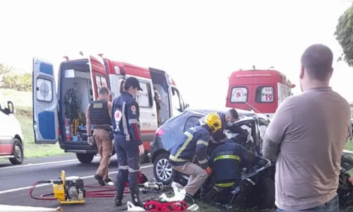 
						
							Grave acidente deixa seis pessoas feridas em Apucarana
						
						