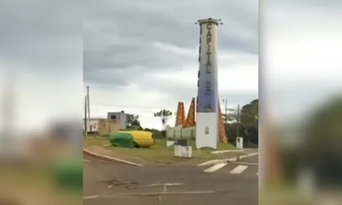 
						
							Temporal destelha casas e destrói plantação em Mauá da Serra e Faxinal
						
						