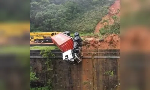 
						
							Identificada a primeira vítima da tragédia na BR-376, no litoral do PR
						
						